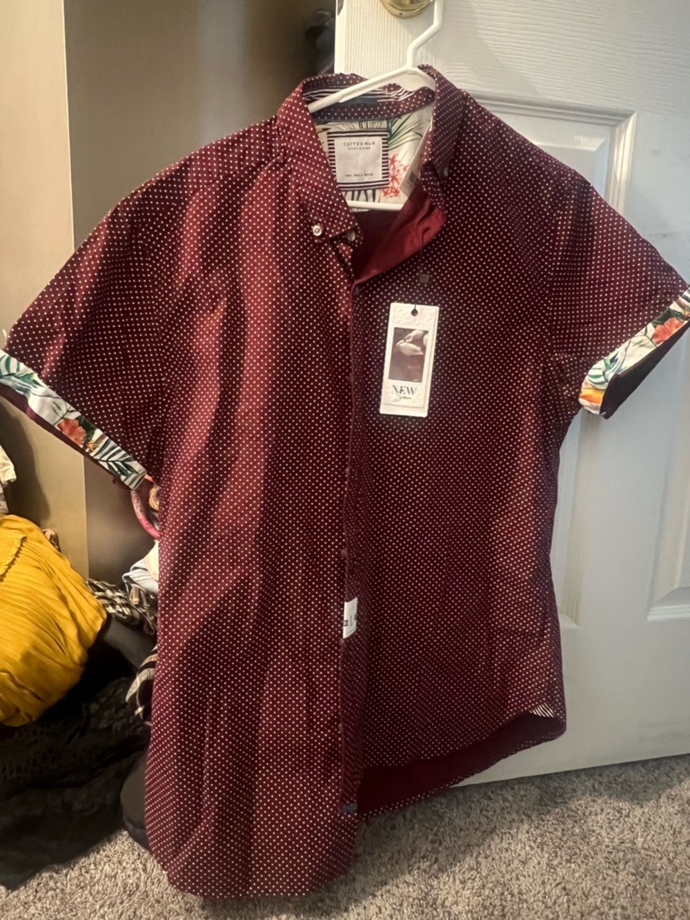 Polka Dot Short-Sleeve Button-Down Shirt in Burgundy